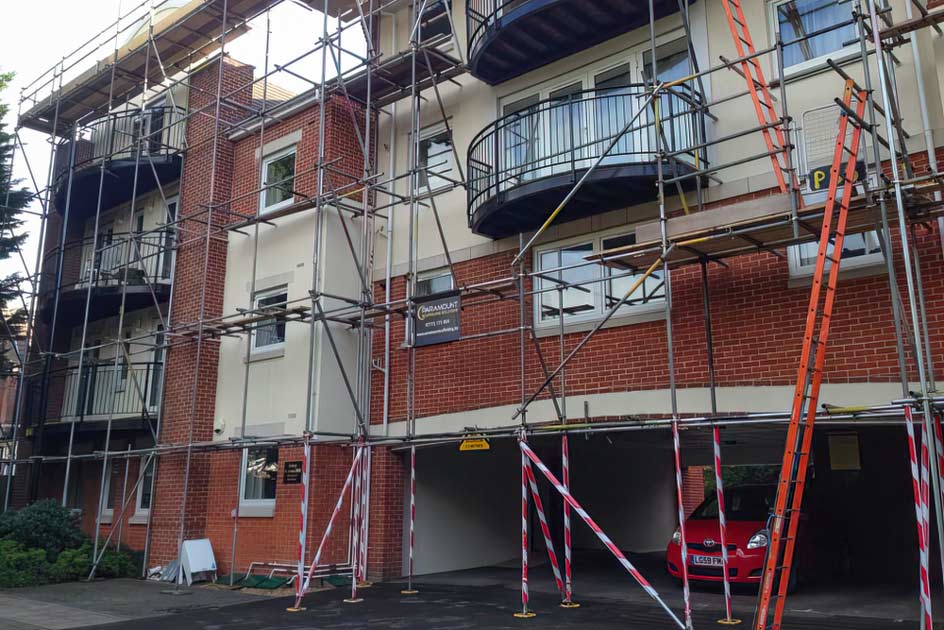 Paramount Scaffolding Solutions - Scaffolding over a carpark while maintaining access